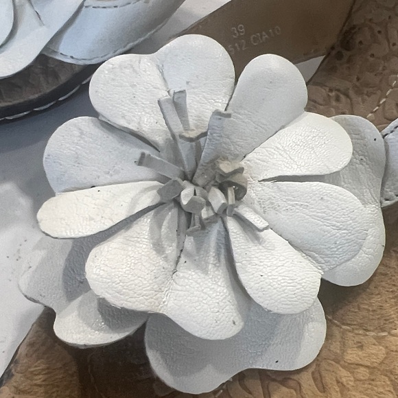 b.o.c. White and Tan Floral Sandals - Picture 2 of 9